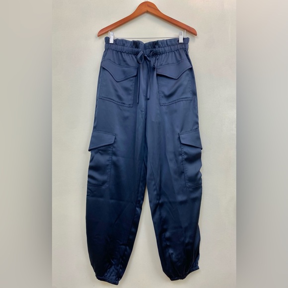 BANANA REPUBLIC NWT WOMEN’S SATIN CARGO JOGGER IN PREPPY NAVY SZ M - Picture 3 of 8